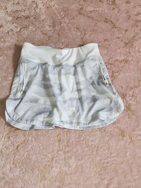 EMBRACE LIFE | White & Light Gray Camo Athletic Skort